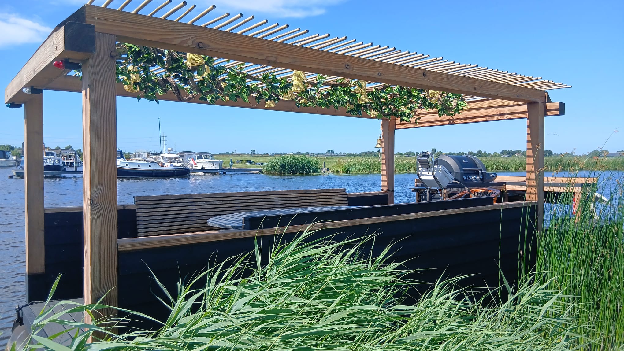 De complete Borrelboot Nextlevel aan het water in Hoogmade